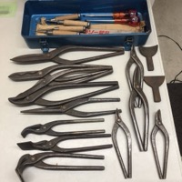 板金工具 はさみ つかみ など 色々まとめて 工具箱付